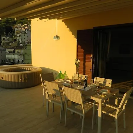 アパート Domus Terrazza Vista Mare 2 Jacuzzi *