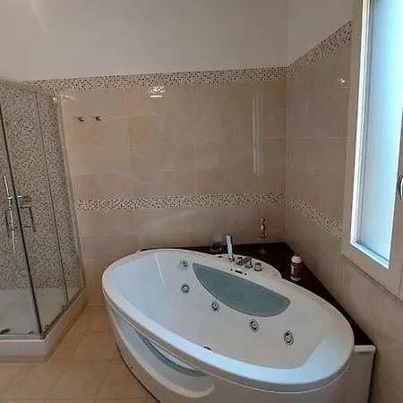 Domus Terrazza Vista Mare 2 Jacuzzi *